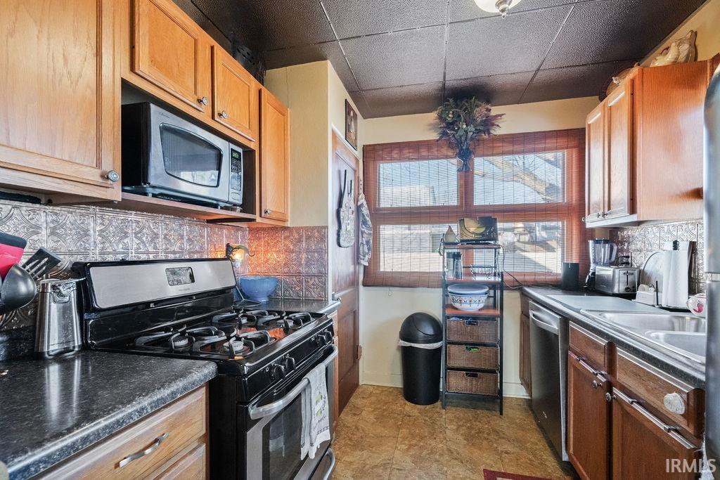 419 West Defenbaugh Street Kokomo, IN 46902 - Photo 5 of 17