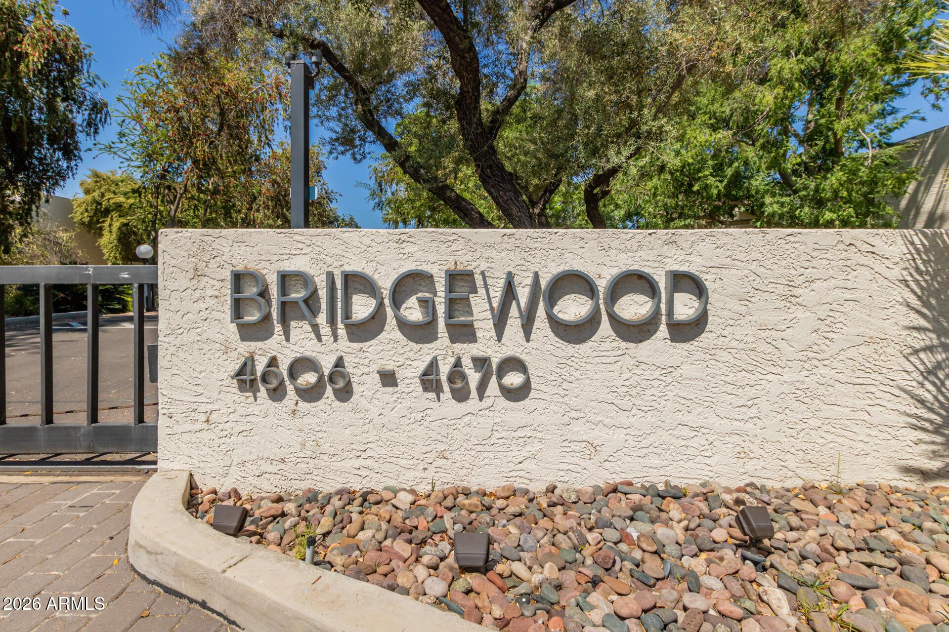 4656 North 40th Street Phoenix, AZ 85018 - Photo 1 of 28 a street sign on a white wall