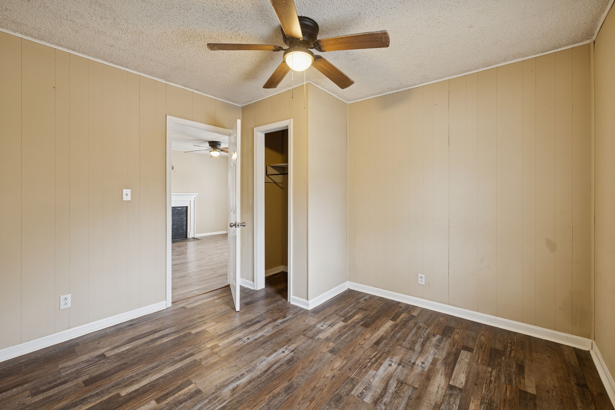 1323 Pleasant Grove Road Westmoreland, TN 37186 - Photo 11 of 26 a view of a livingroom with wooden floor and a ceiling fan