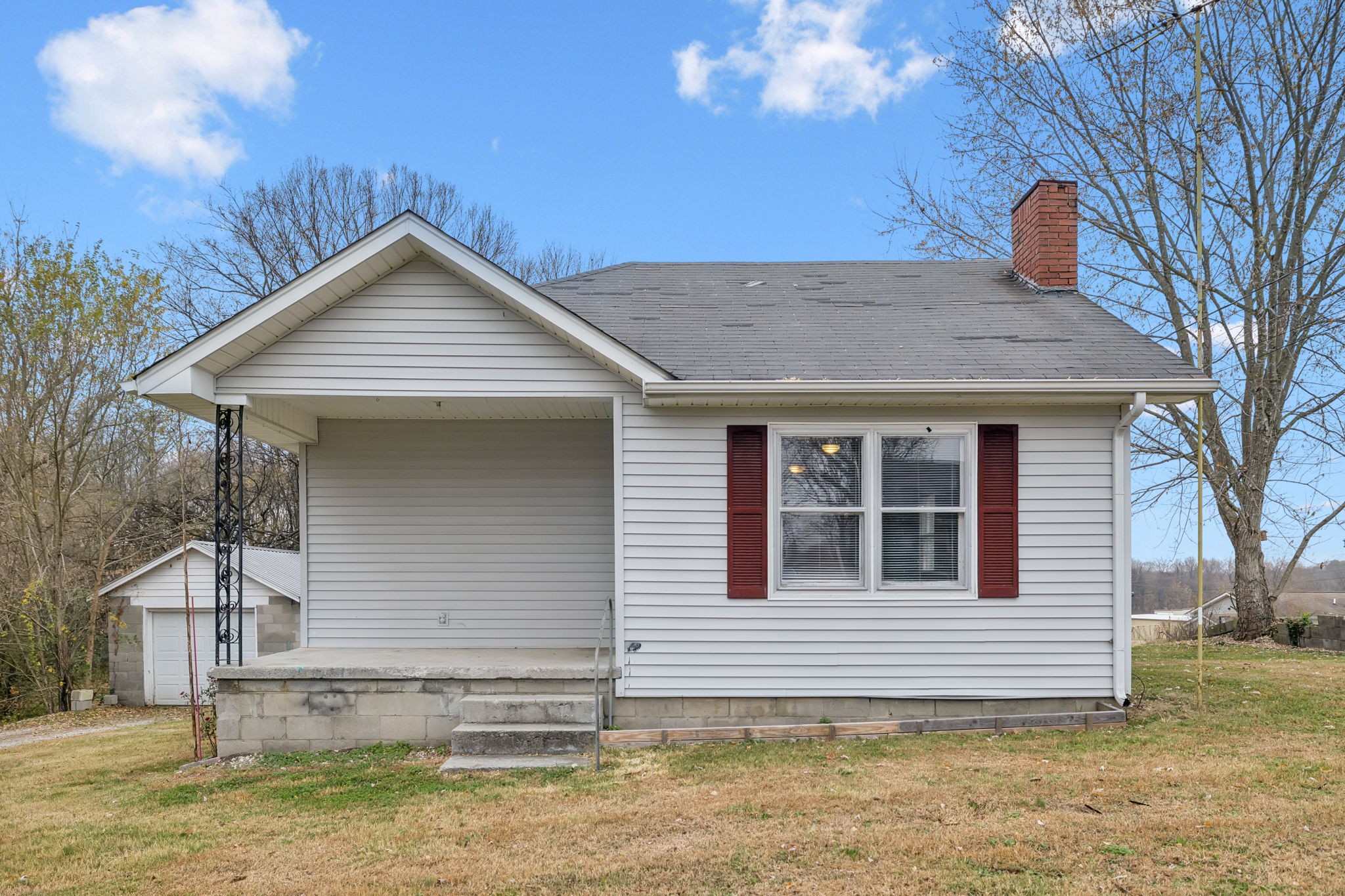 1323 Pleasant Grove Road Westmoreland, TN 37186 - Photo 2 of 26 a front view of a house with garden