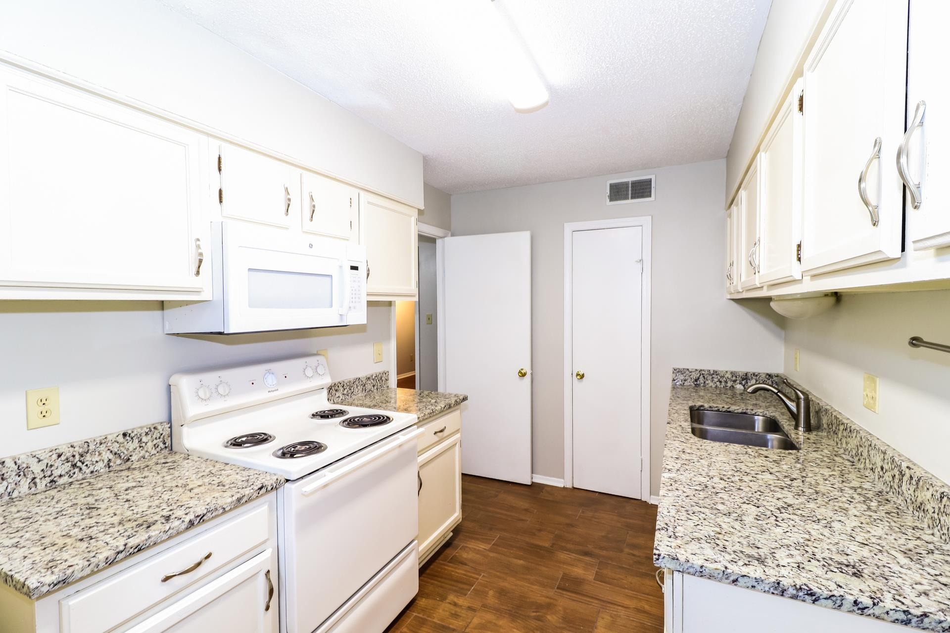 2145 Bobolink Trail Memphis, TN 38134 - Photo 7 of 16 a kitchen with a stove and a refrigerator