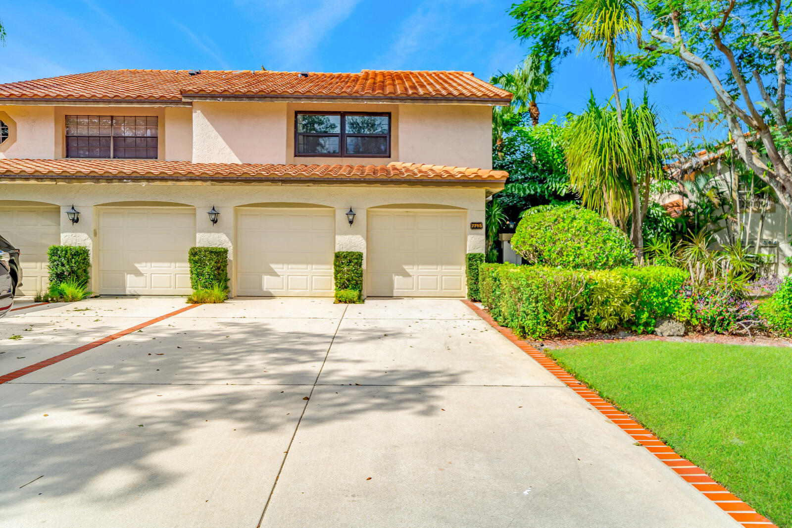 7715 La Mirada Drive Boca Raton, FL 33433 - Photo 5 of 78 END UNIT