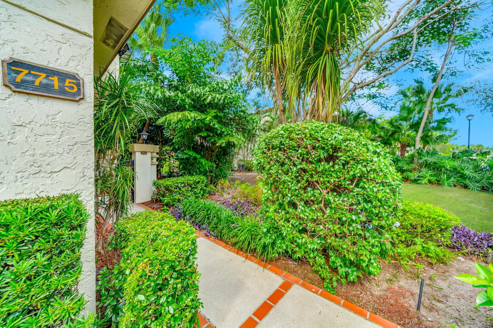 7715 La Mirada Drive Boca Raton, FL 33433 - Photo 8 of 78 side entry