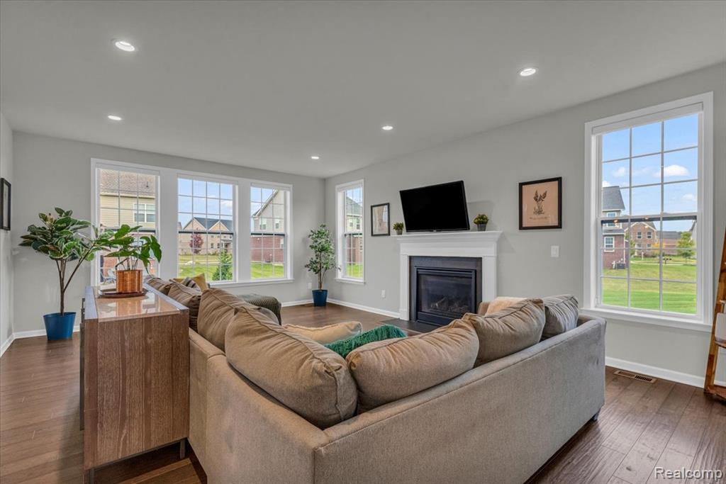 50763 Amberwood Road Canton, MI 48188 - Photo 5 of 53 Gallery Image 5