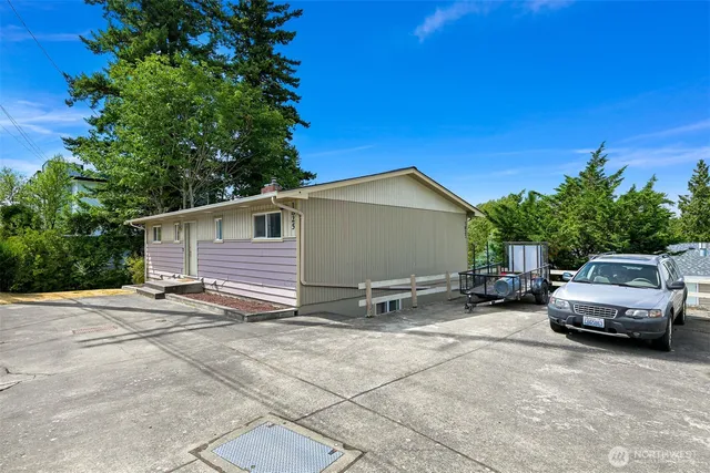 a view of a car park in front of house