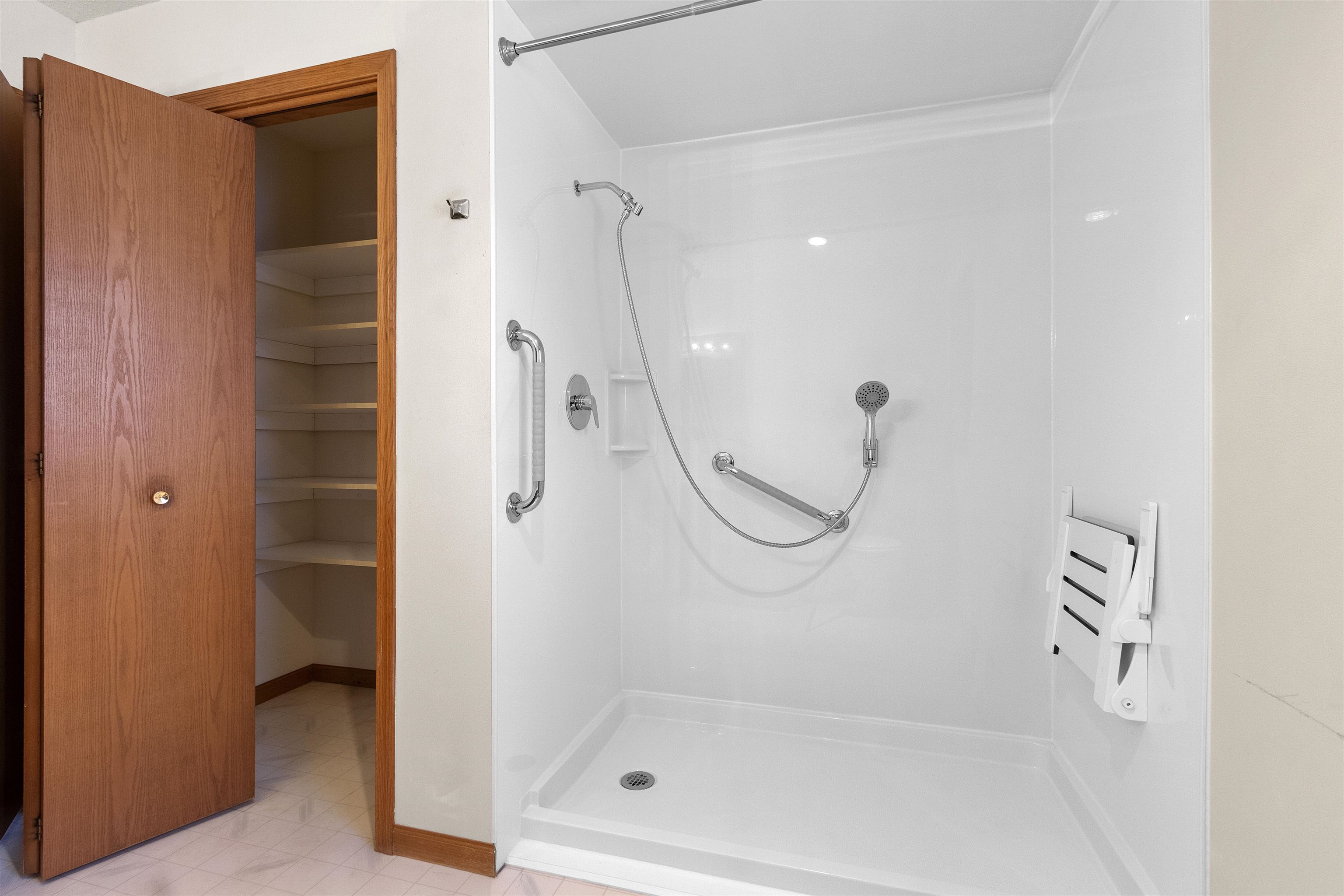 W4770 Ertl Road Menasha, WI 54952 - Photo 20 of 62