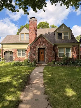 $425,000 | 200 East 73rd Terrace, Kansas City, MO 64114