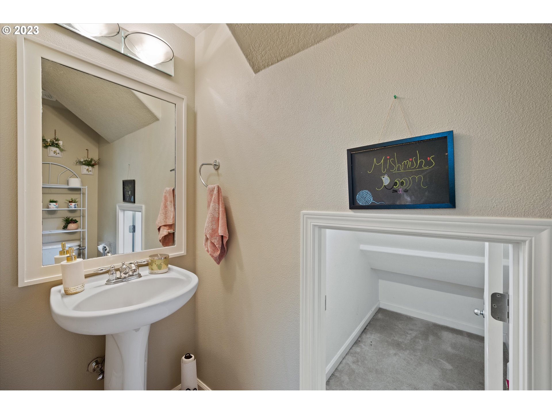 5653 Southwest Lee Street Tualatin, OR 97062 - Photo 33 of 42