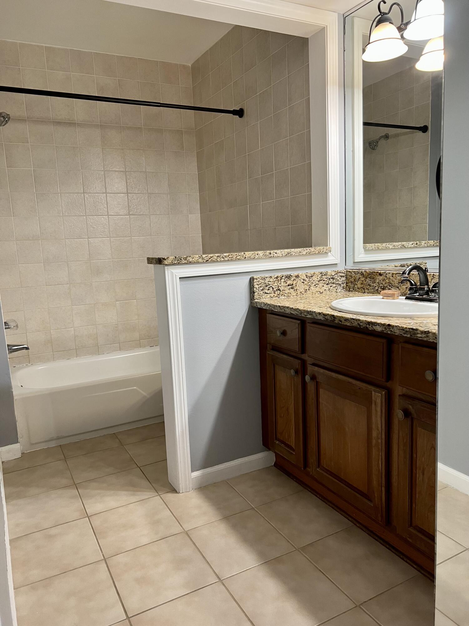 748 West Kilgore Road, Unit 307 Kalamazoo, MI 49008 - Photo 13 of 15 IMG-0356