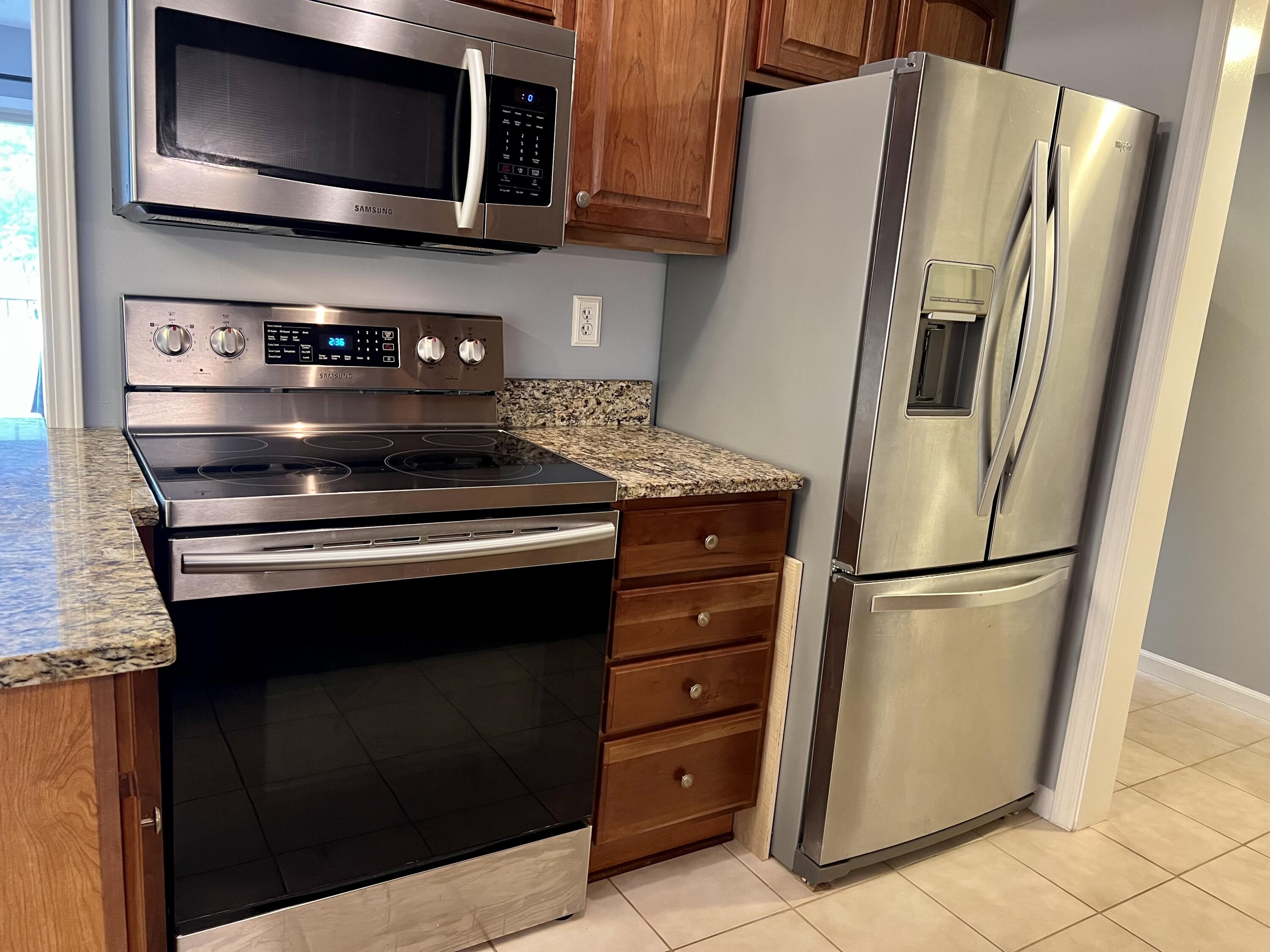 748 West Kilgore Road, Unit 307 Kalamazoo, MI 49008 - Photo 4 of 15 IMG-0363