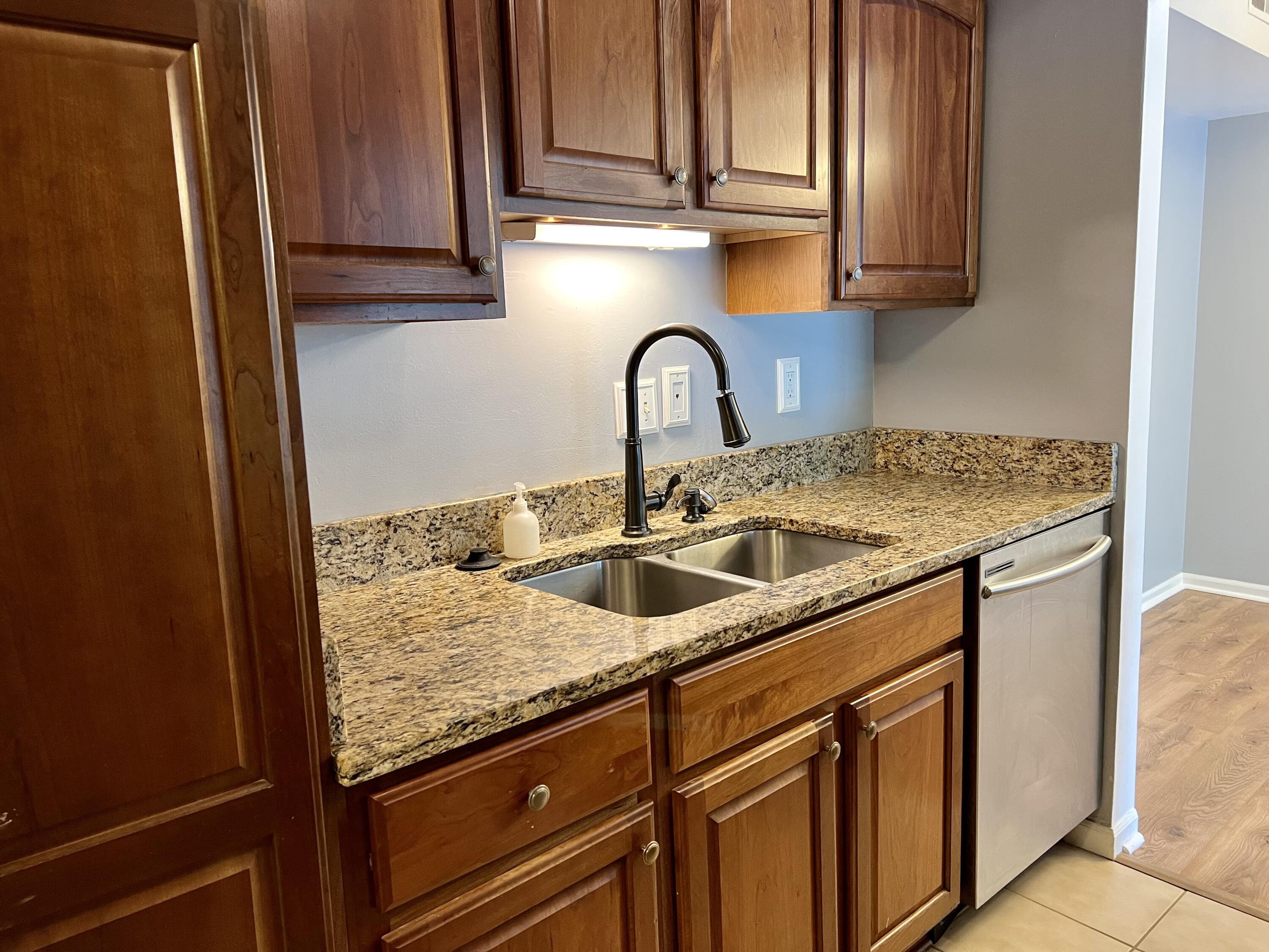 748 West Kilgore Road, Unit 307 Kalamazoo, MI 49008 - Photo 5 of 15 IMG-0364