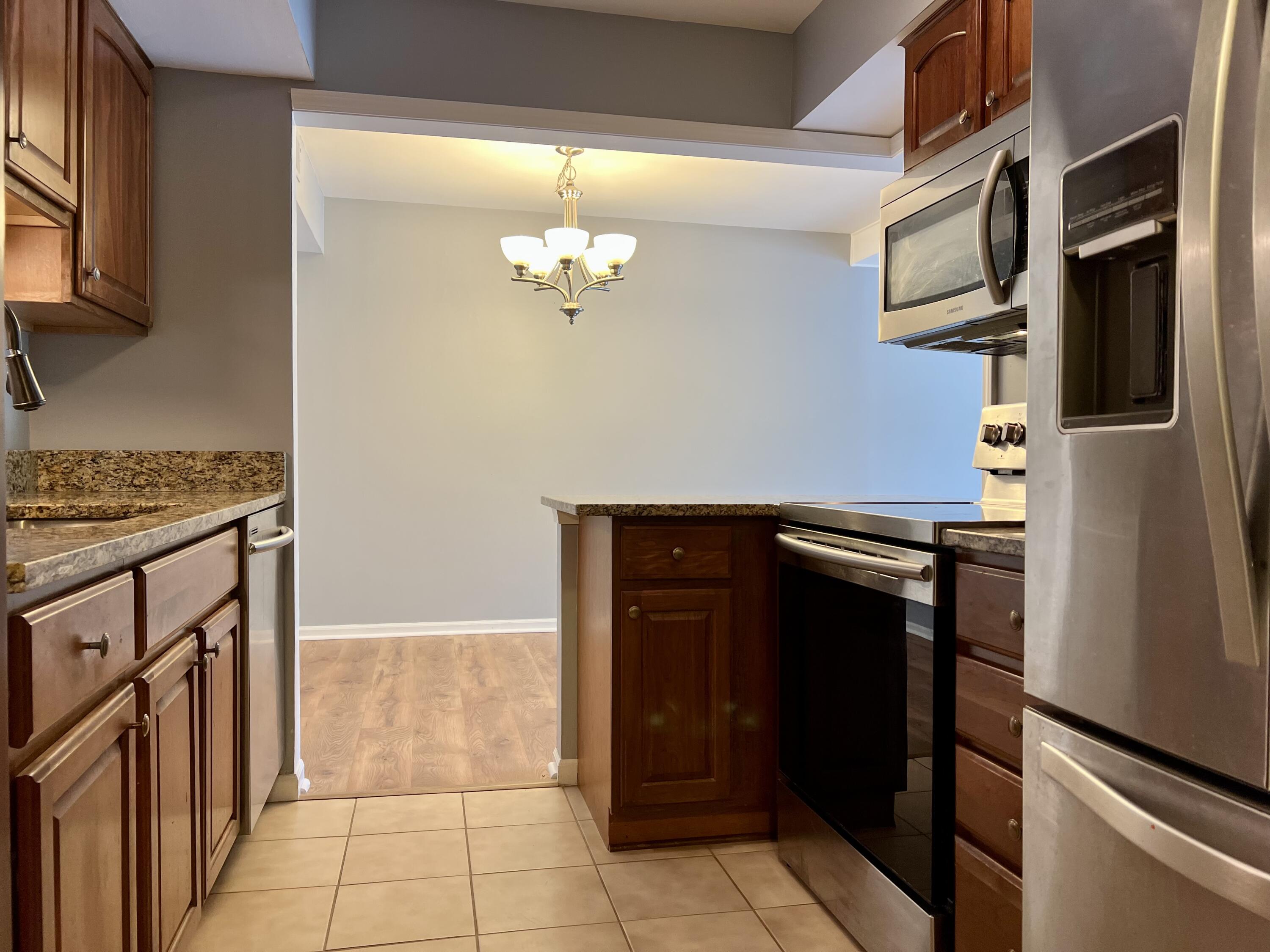 748 West Kilgore Road, Unit 307 Kalamazoo, MI 49008 - Photo 6 of 15 IMG-0365