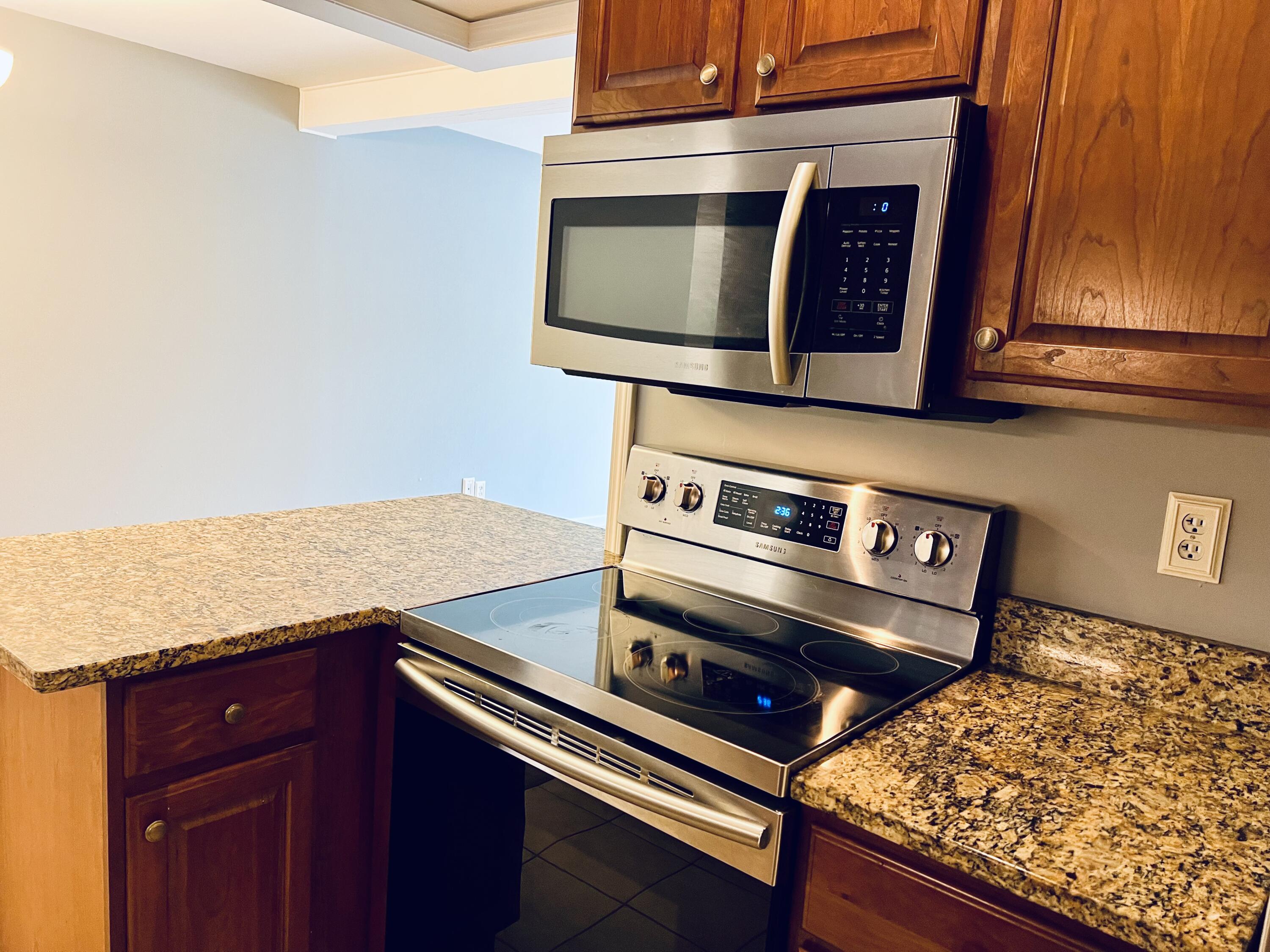 748 West Kilgore Road, Unit 307 Kalamazoo, MI 49008 - Photo 7 of 15 IMG-0366
