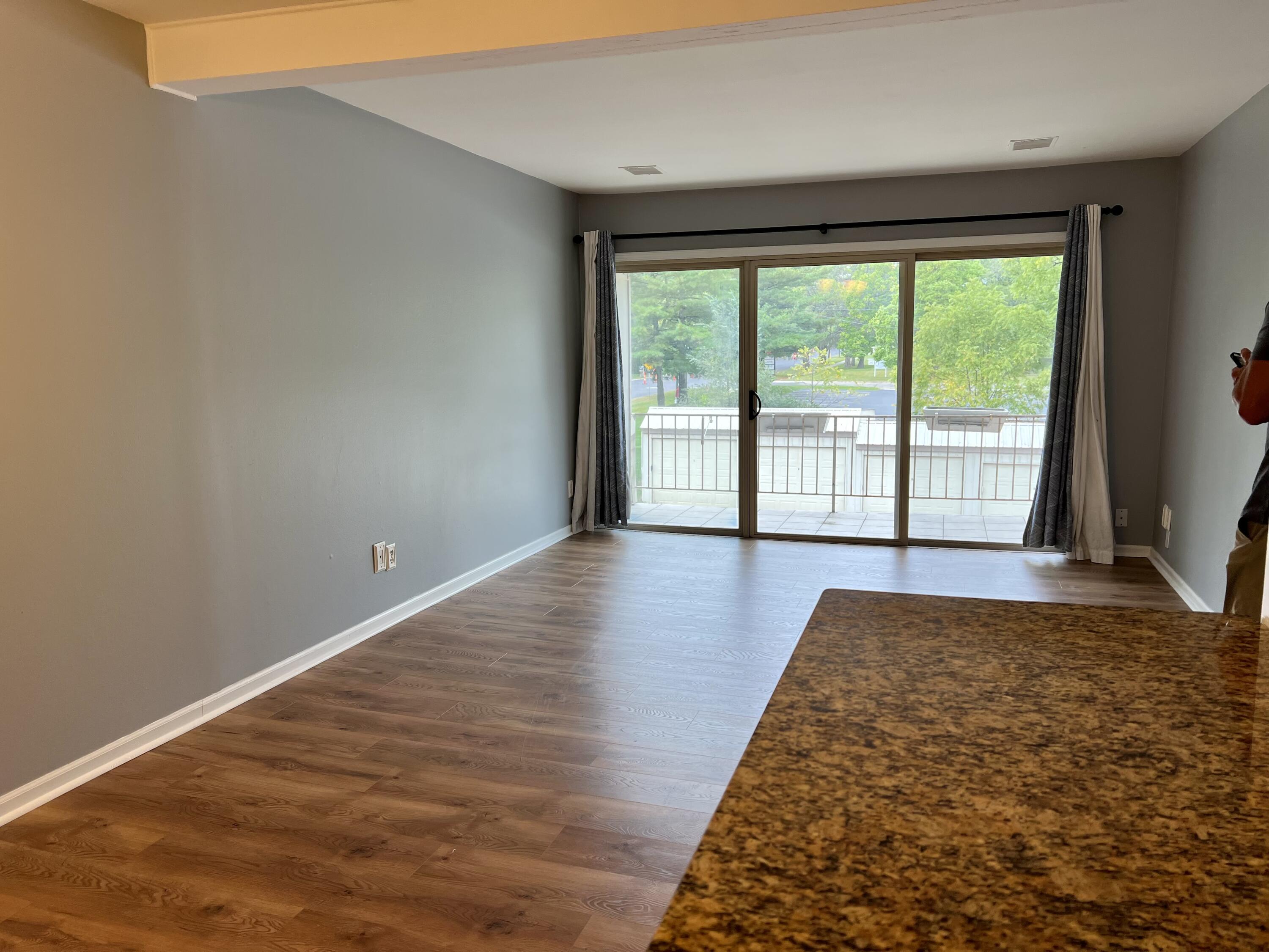 748 West Kilgore Road, Unit 307 Kalamazoo, MI 49008 - Photo 8 of 15 IMG-0367