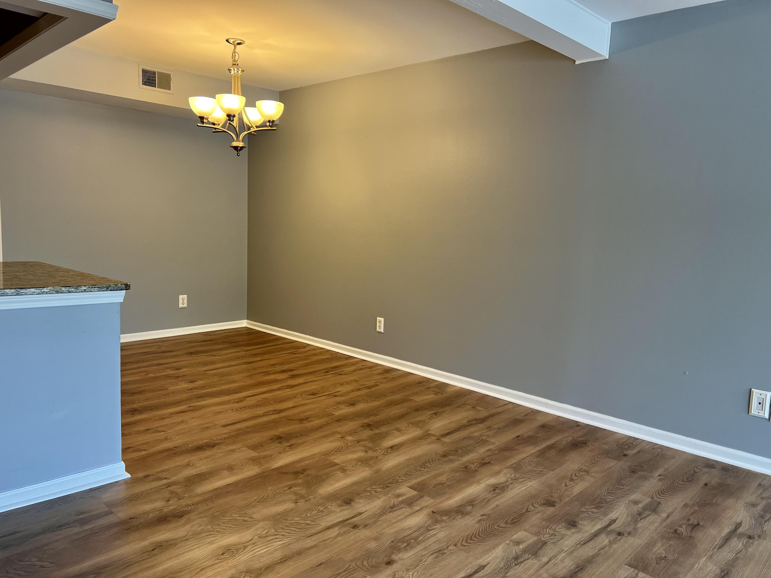 748 West Kilgore Road, Unit 307 Kalamazoo, MI 49008 - Photo 9 of 15 IMG-0361