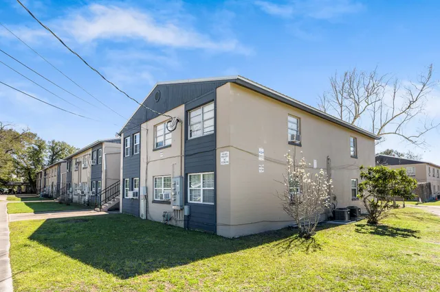 a front view of house with yard