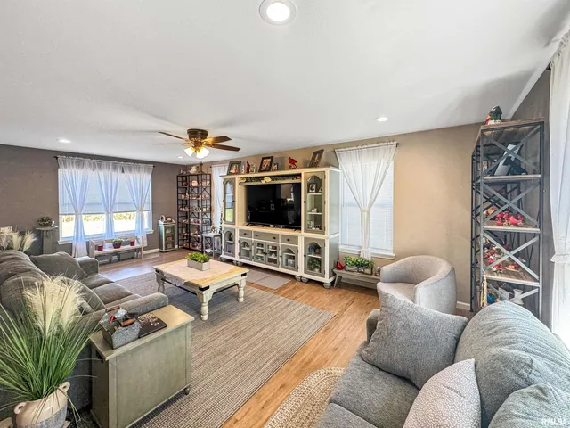 $315,000 | 613 West North Street, Mount Sterling, IL 62353