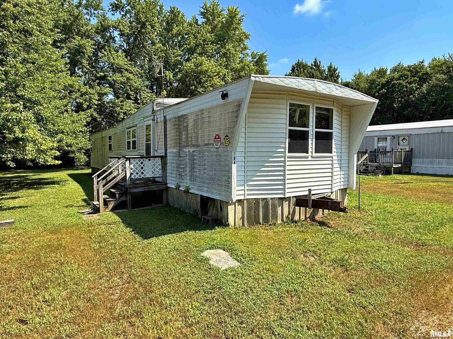 798 Airport Road Metropolis, IL 62960 - Photo 11 of 19 a front view of a house with garden