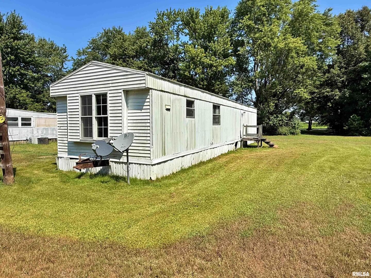 798 Airport Road Metropolis, IL 62960 - Photo 7 of 19 a front view of house with yard and trees in the background