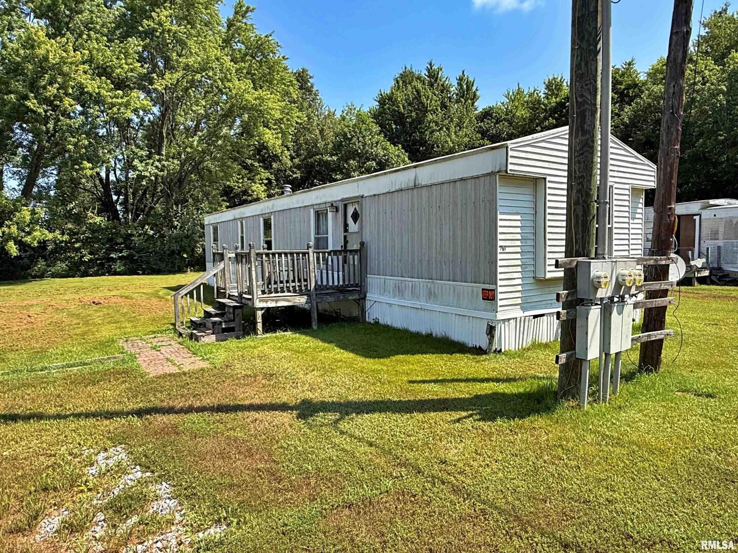 798 Airport Road Metropolis, IL 62960 - Photo 8 of 19 a view of a house with backyard and sitting area