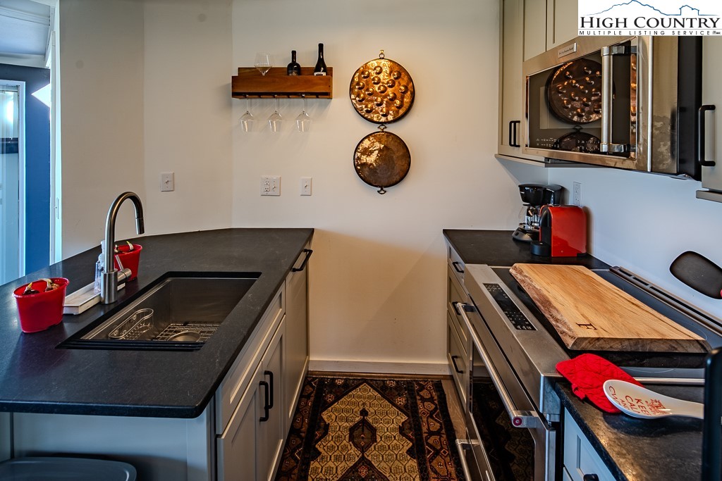 590 Briarcliff Road Sugar Mountain, NC 28604 - Photo 8 of 46