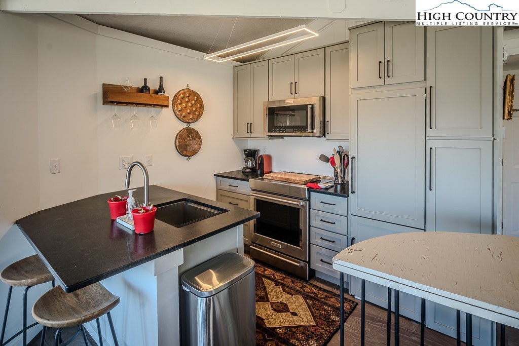 590 Briarcliff Road Sugar Mountain, NC 28604 - Photo 9 of 46