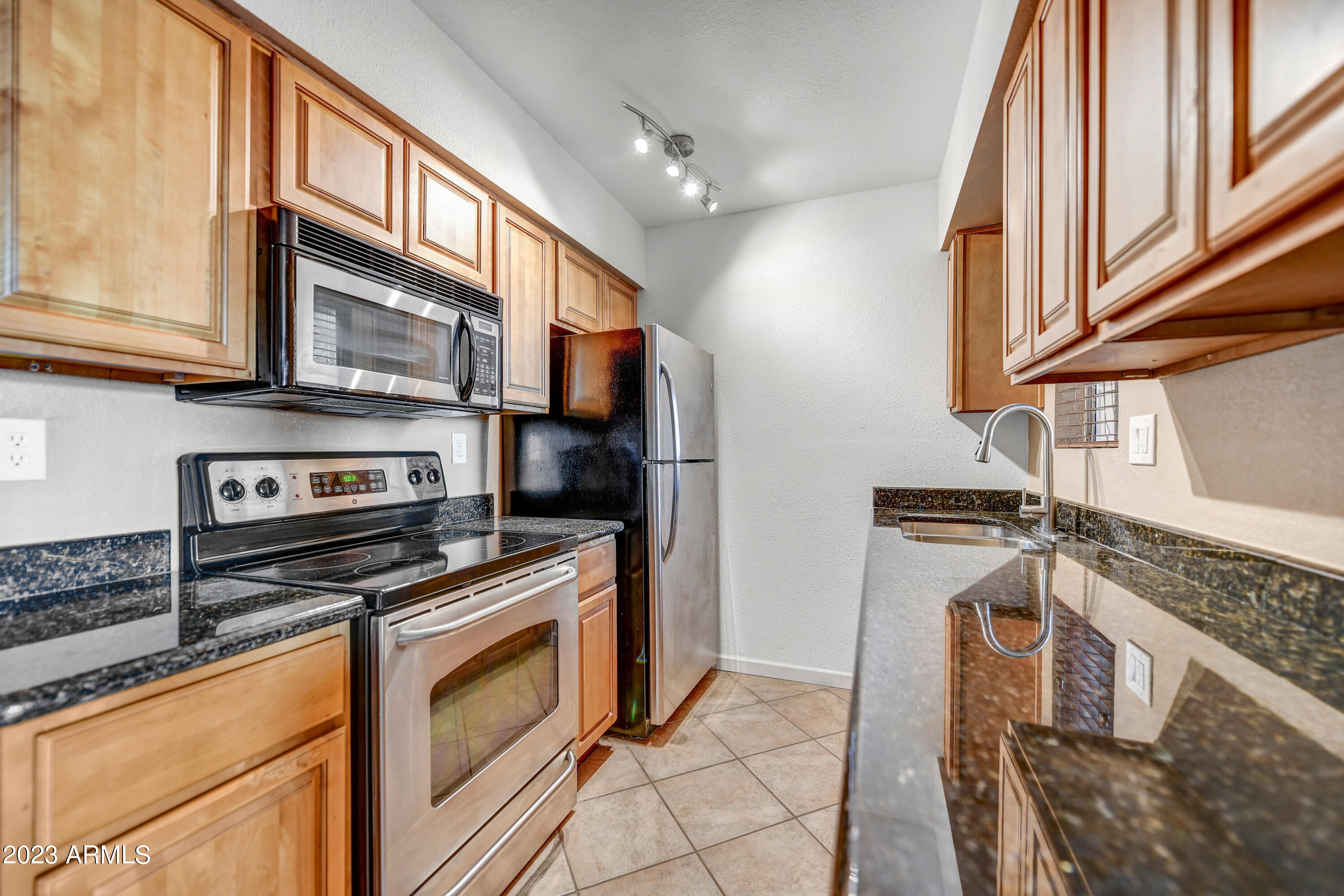5877 North Granite Reef Road, Unit 1105 Scottsdale, AZ 85250 - Photo 2 of 15 Kitchen Details