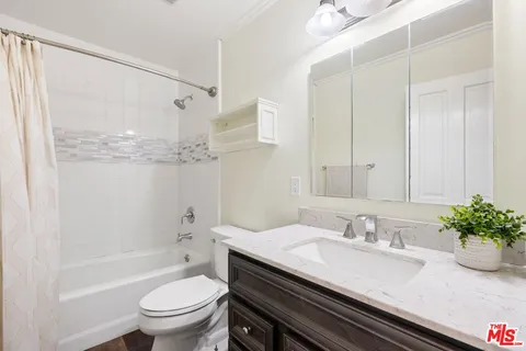 $1,699,000 | 2724 Westwood Boulevard, Los Angeles, CA 90064