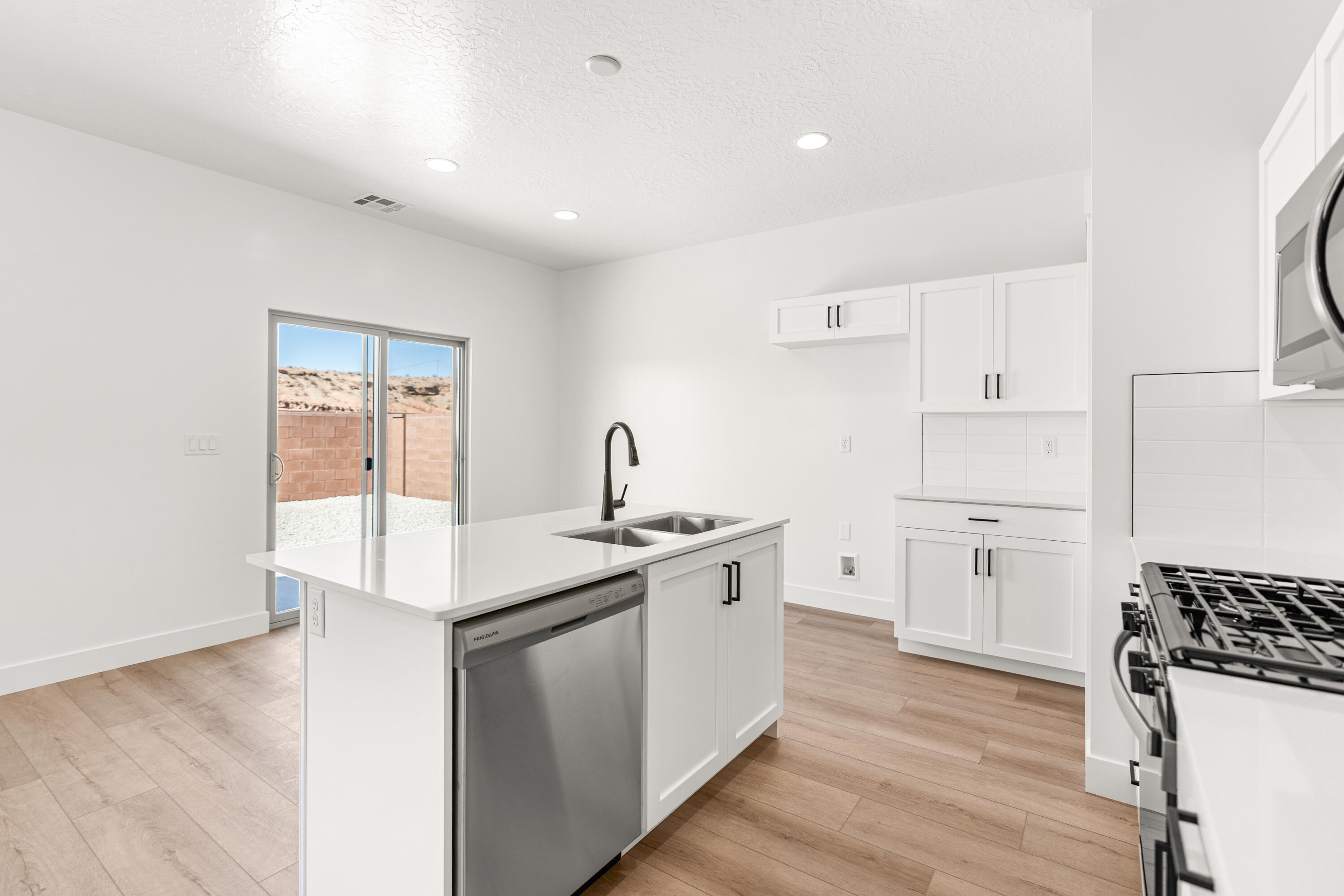 318 Southern View Street St. George, UT 84790 - Photo 5 of 25 DSC04842