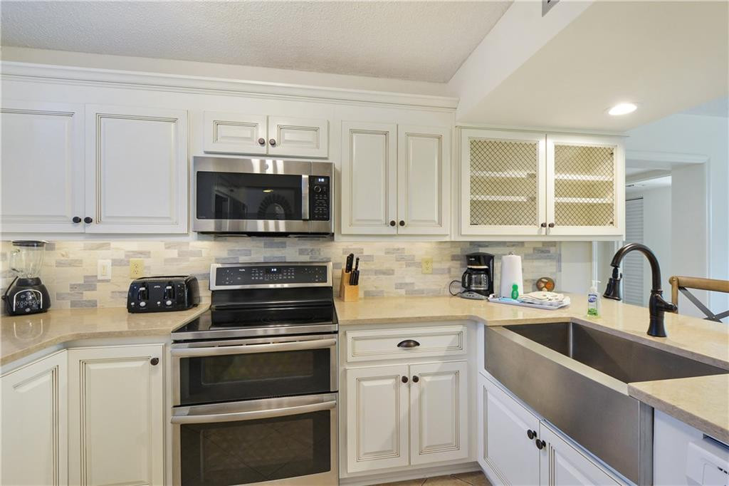 201 Neptune Road, Unit 157 St. Simons Island, GA 31522 - Photo 2 of 29 Kitchen