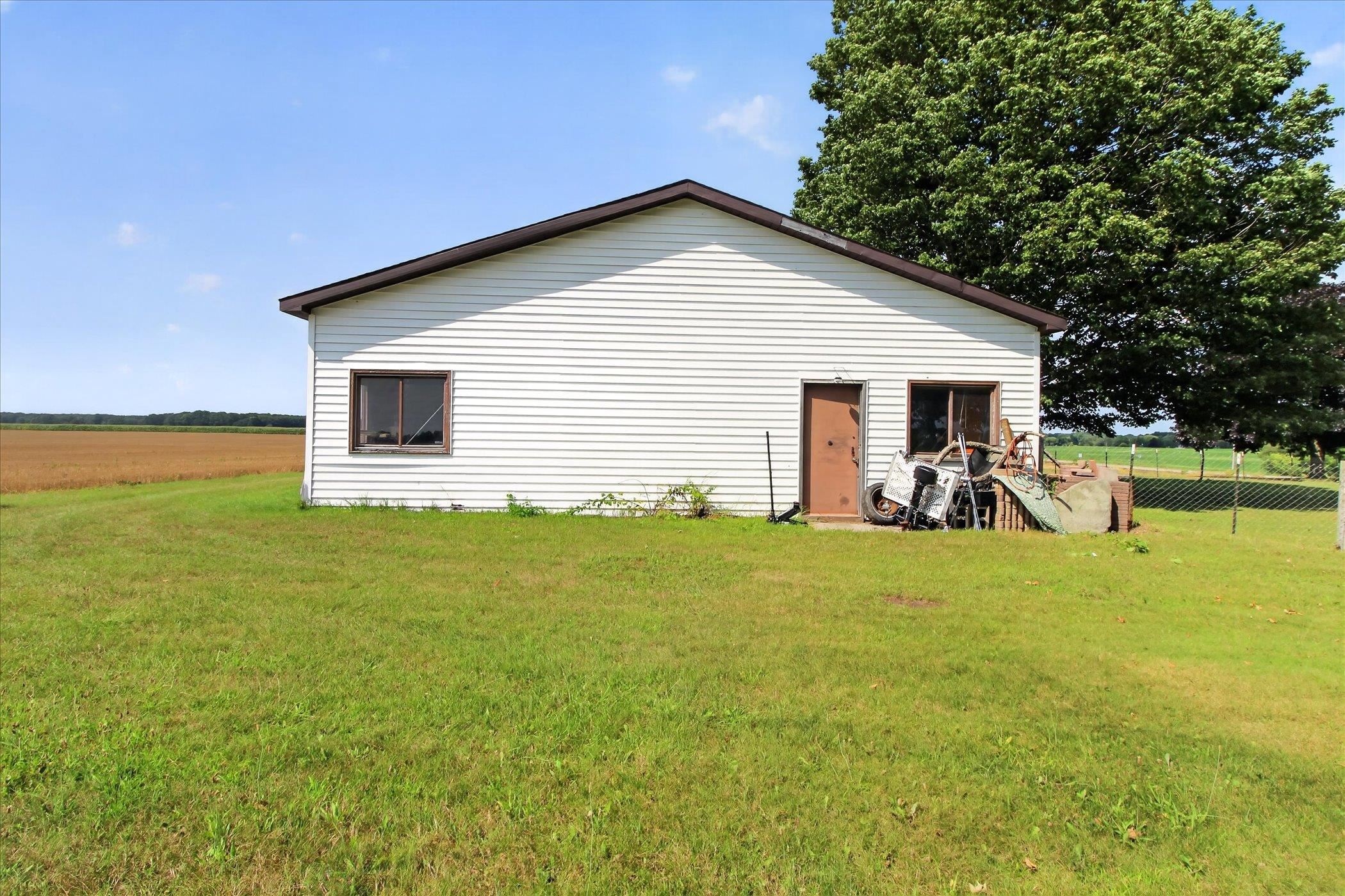 1629 North Warner Road Sumner, MI 48889 - Photo 53 of 58 1948946-0ab95eb3-8c19-4d8e-9b15-da24d1c7f951.JPG