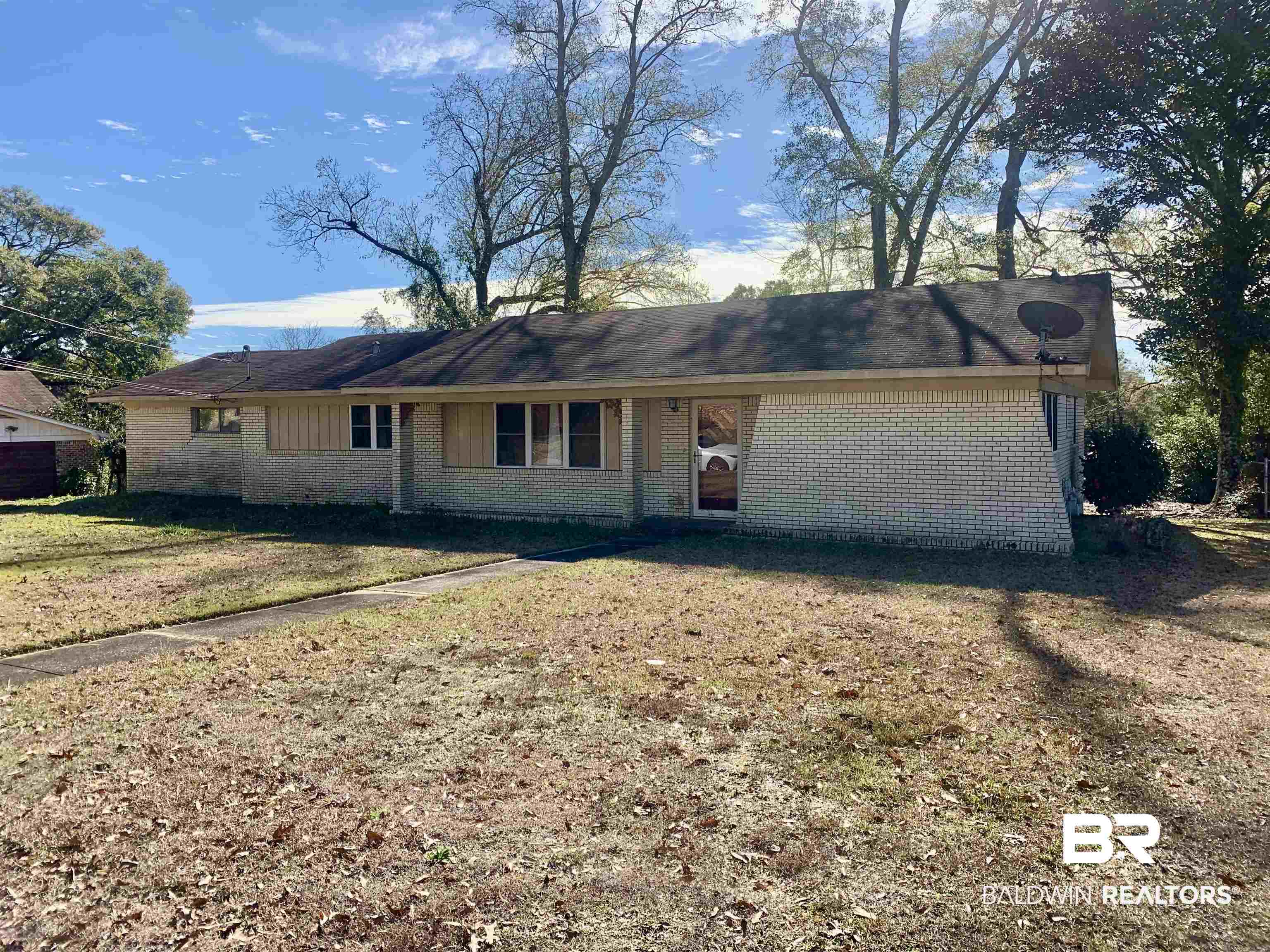 5467 Racine Avenue Mobile, AL 36618 - Photo 1 of 11 Ranch-style home with a front lawn
