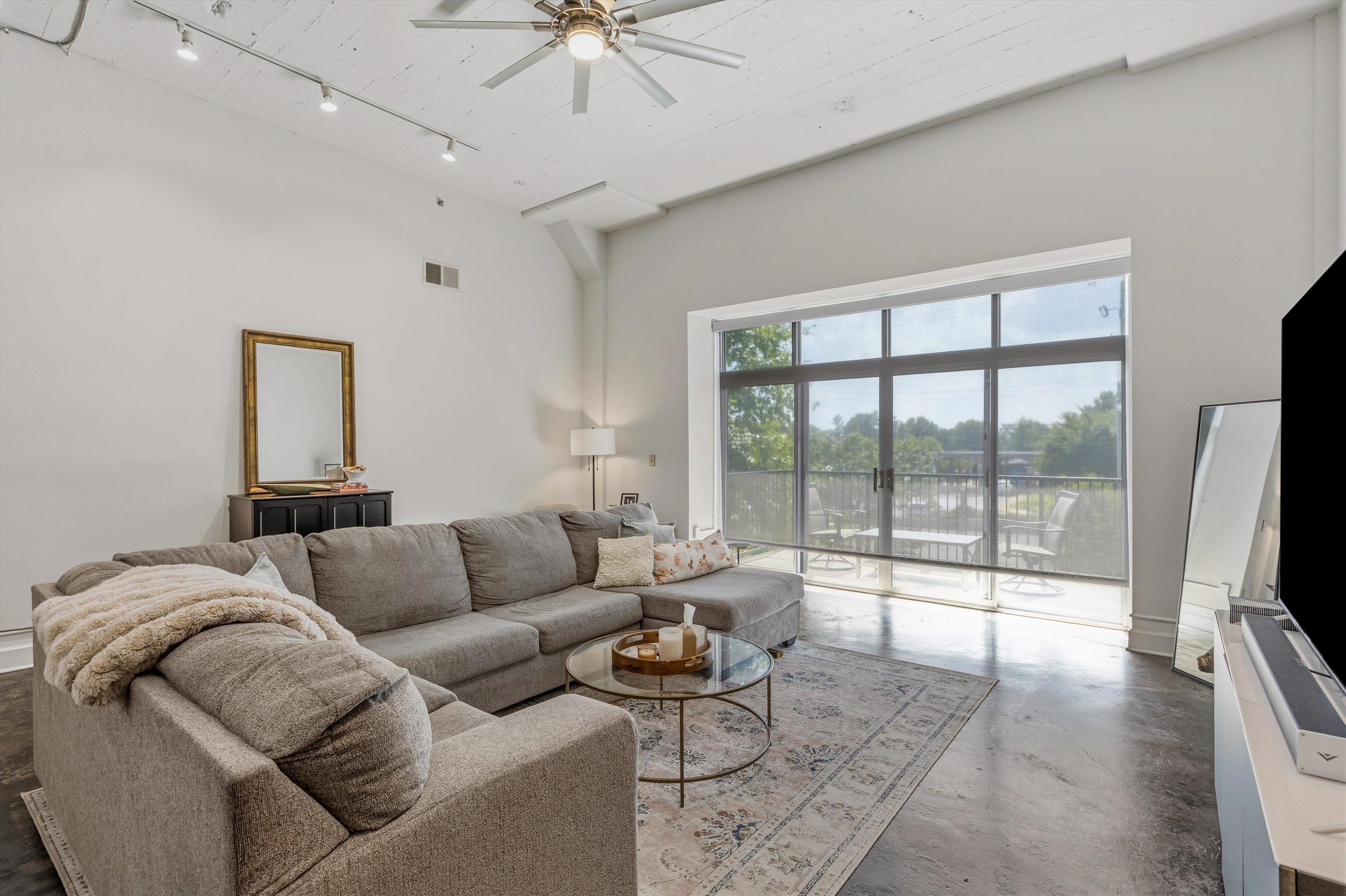 648 Riverside Drive, Unit 204 Memphis, TN 38103 - Photo 13 of 33