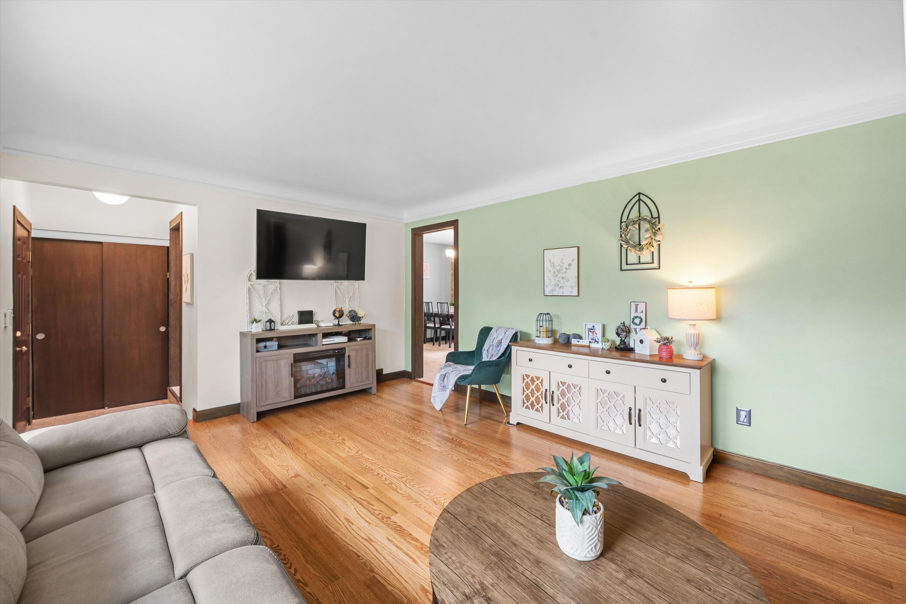36753 Greenbush Road Wayne, MI 48184 - Photo 8 of 54 08-DSC09804