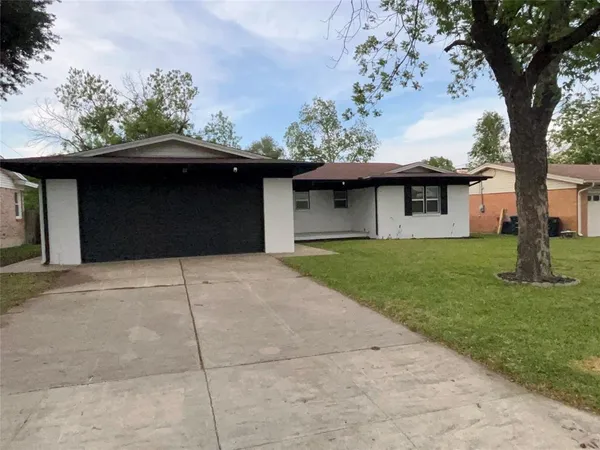 $2,300 | 2800 Sadler Avenue, Fort Worth, TX 76133