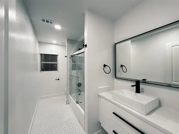 $2,300 | 2800 Sadler Avenue, Fort Worth, TX 76133