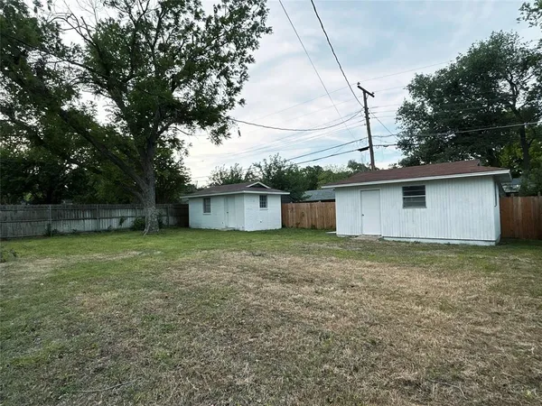 $2,300 | 2800 Sadler Avenue, Fort Worth, TX 76133