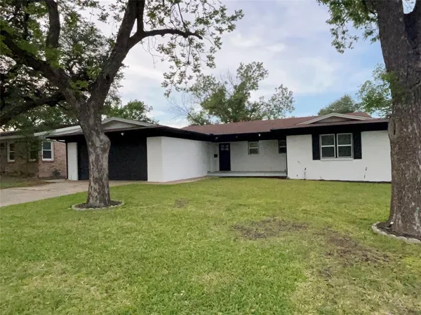 $2,300 | 2800 Sadler Avenue, Fort Worth, TX 76133