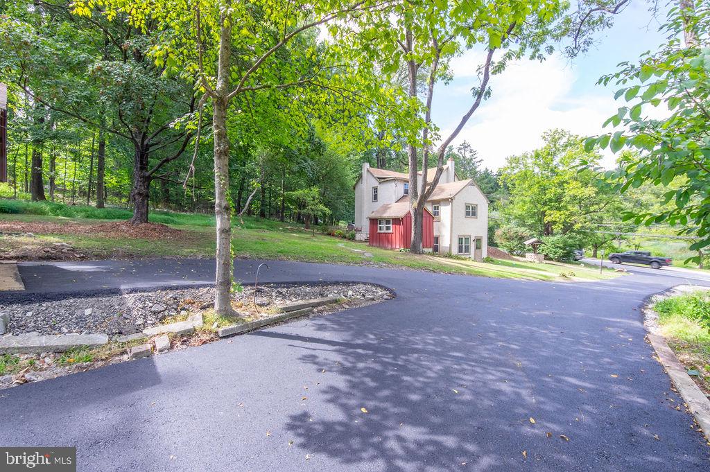 473 Conestoga Road Malvern, PA 19355 - Photo 7 of 26 Driveway