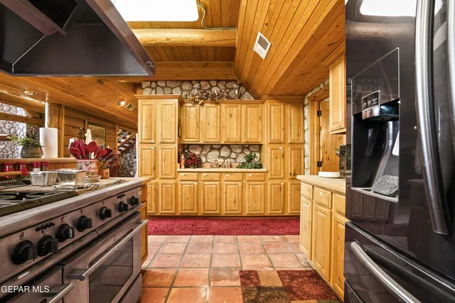 $1,630,000 | 1100 Vinton Road, Anthony, TX 79821