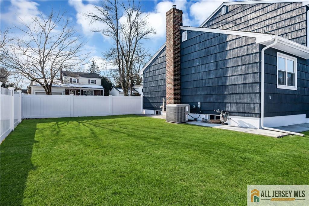 27 Sheppard Place Edison, NJ 08817 - Photo 17 of 75 a front view of a house with a yard