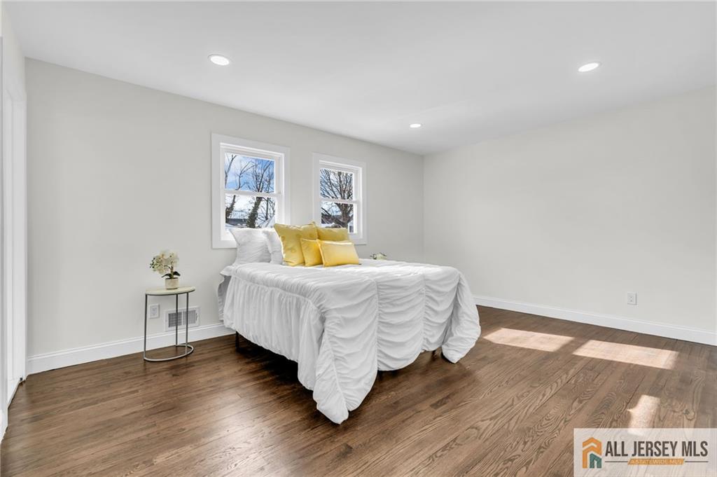 27 Sheppard Place Edison, NJ 08817 - Photo 64 of 75 a bed room with a bed and a couch