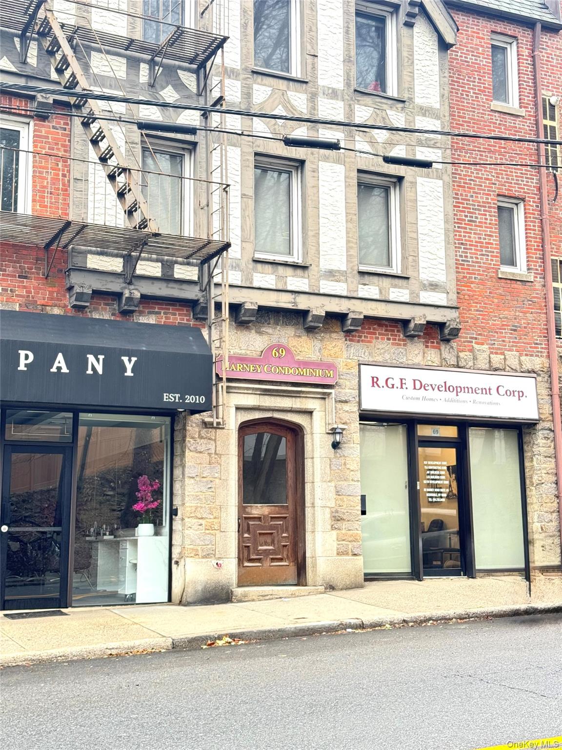 69 Harney Road, Unit 5B Scarsdale, NY 10583 - Photo 2 of 17 front view of a building