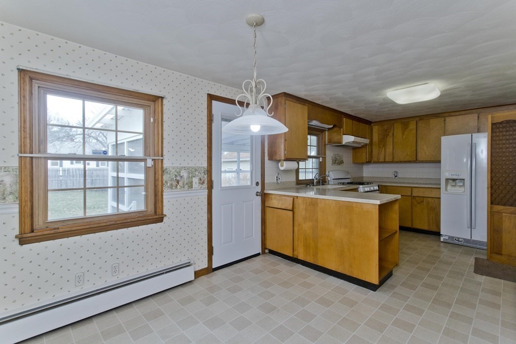 60 Fredette Street Springfield, MA 01109 - Photo 7 of 29