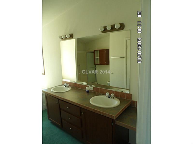 841 East Country Place Road Pahrump, NV 89060 - Photo 16 of 33 Master Bath/Spa.