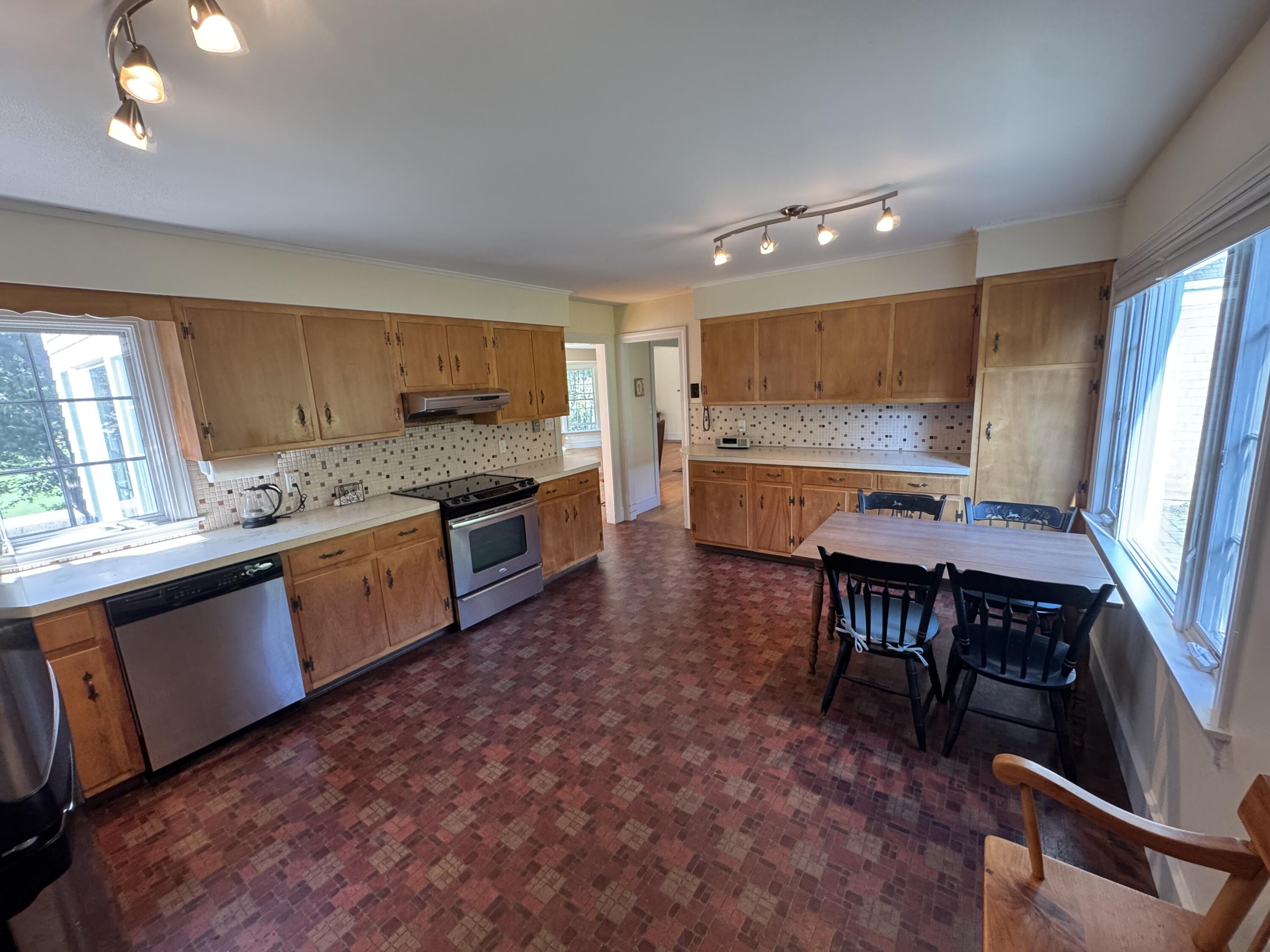 10 Pheasant Hill Road Cape Elizabeth, ME 04107 - Photo 5 of 44 IMG_1102