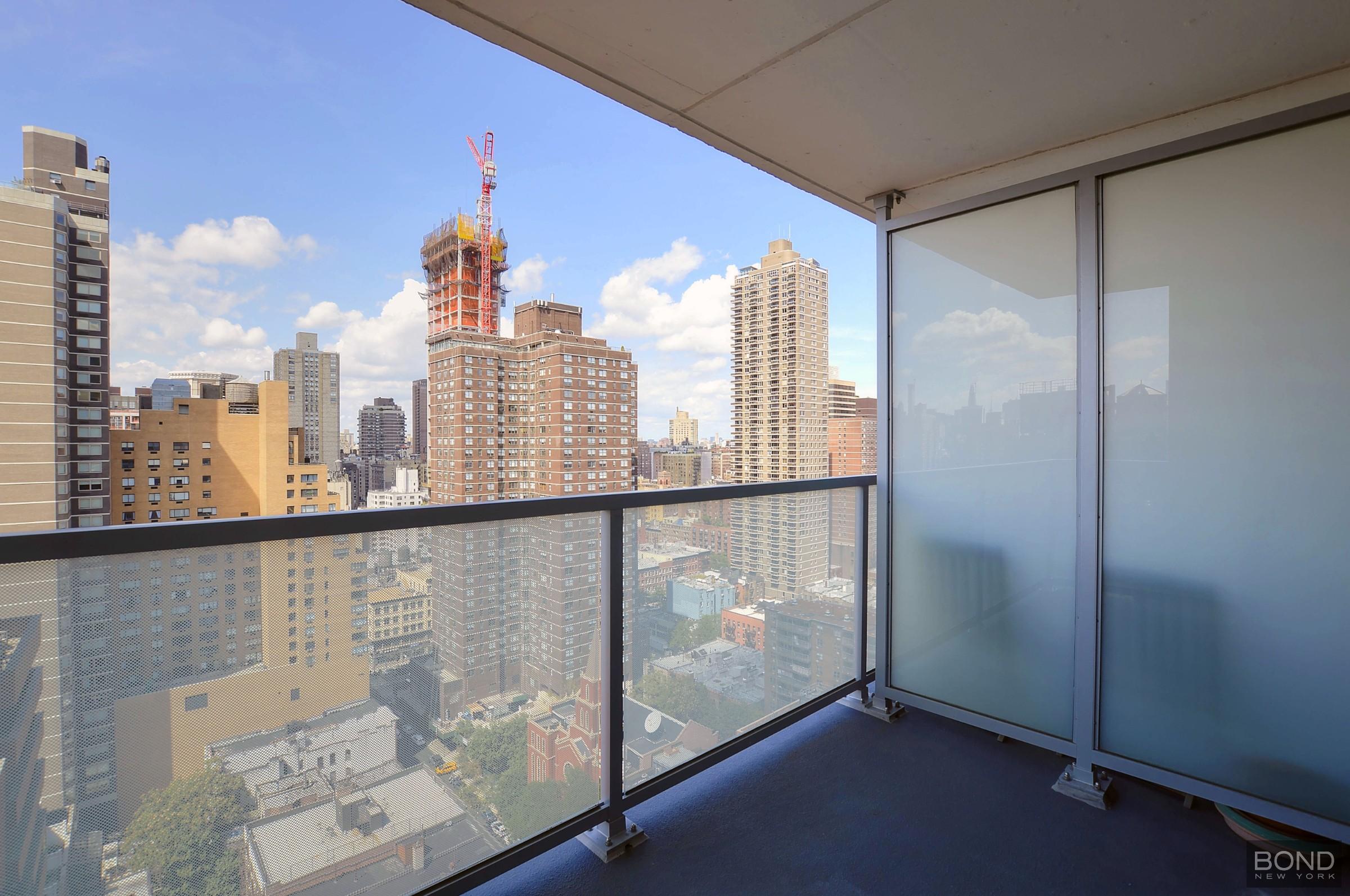 250 East 87th Street, Unit 27D Manhattan, NY 10128 - Photo 6 of 8 a view of lot of window