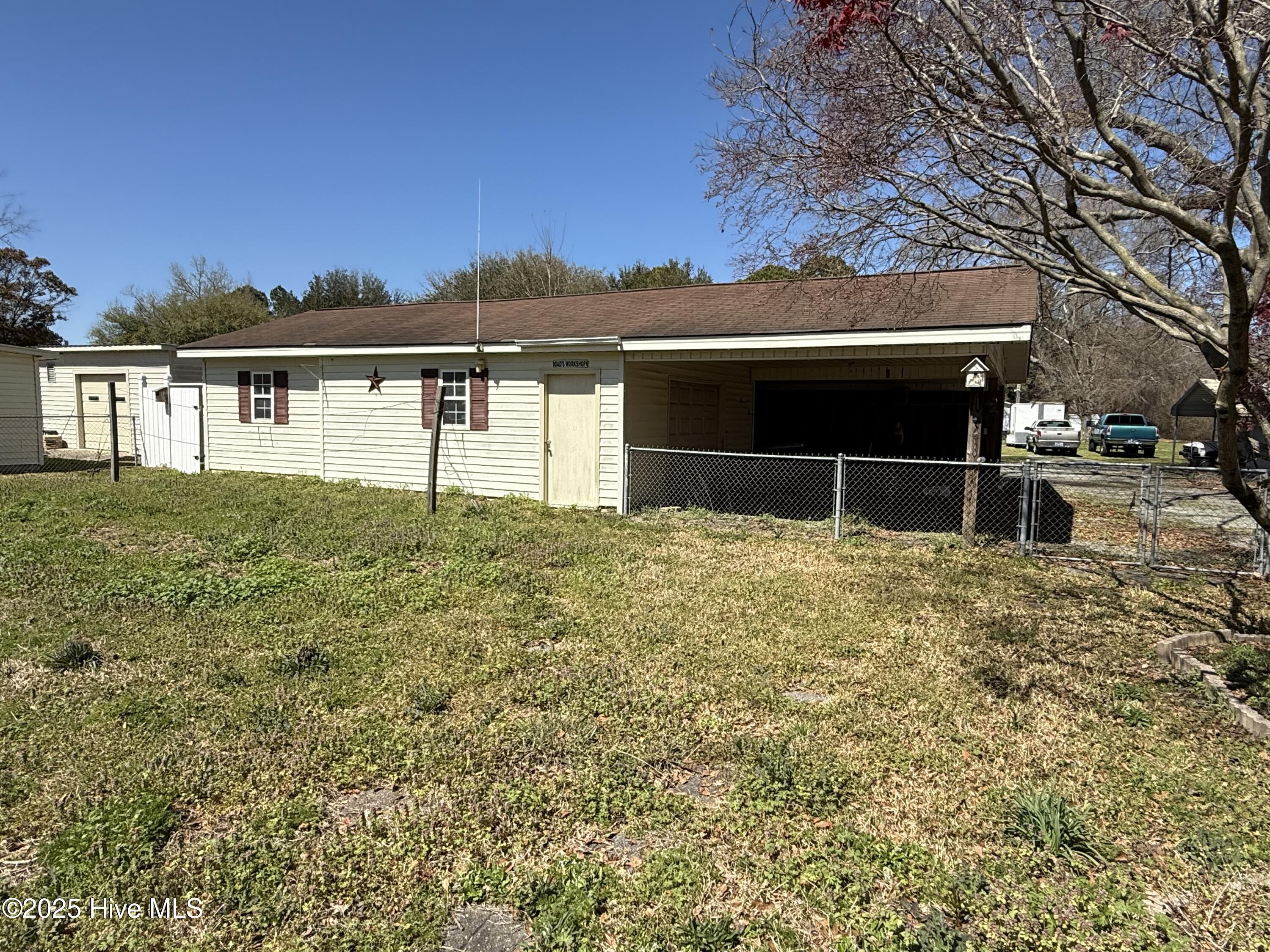 1938 Highway 403 Faison, NC 28341 - Photo 2 of 13 IMG_0873