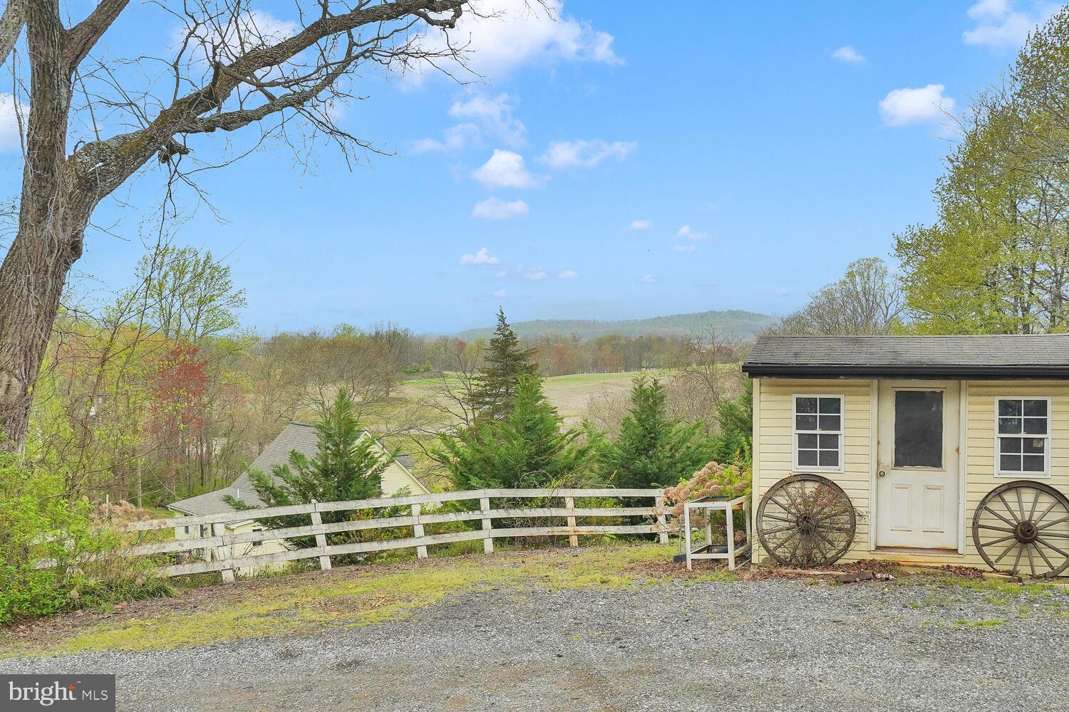 10396 Ada Road Marshall, VA 20115 - Photo 3 of 24 Gallery Image 3