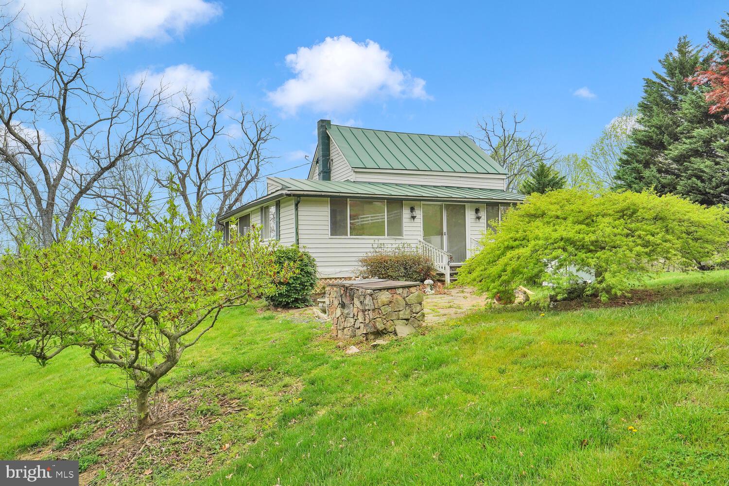 10396 Ada Road Marshall, VA 20115 - Photo 4 of 24 Gallery Image 4
